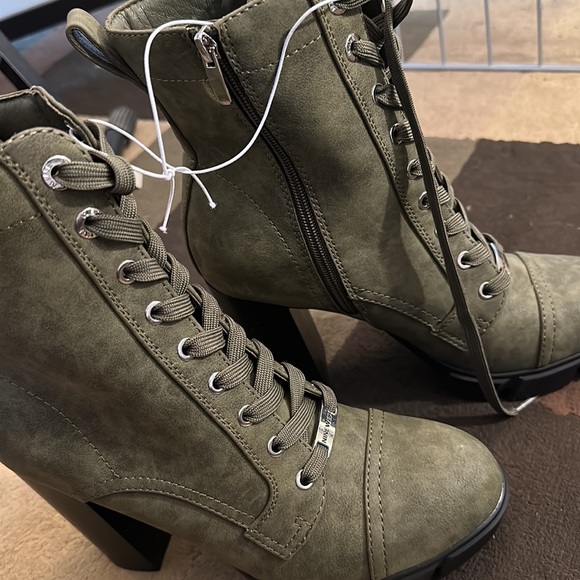 Nine West velvet green high lace up boots sliver logo front quilted new with tag - Picture 4 of 8